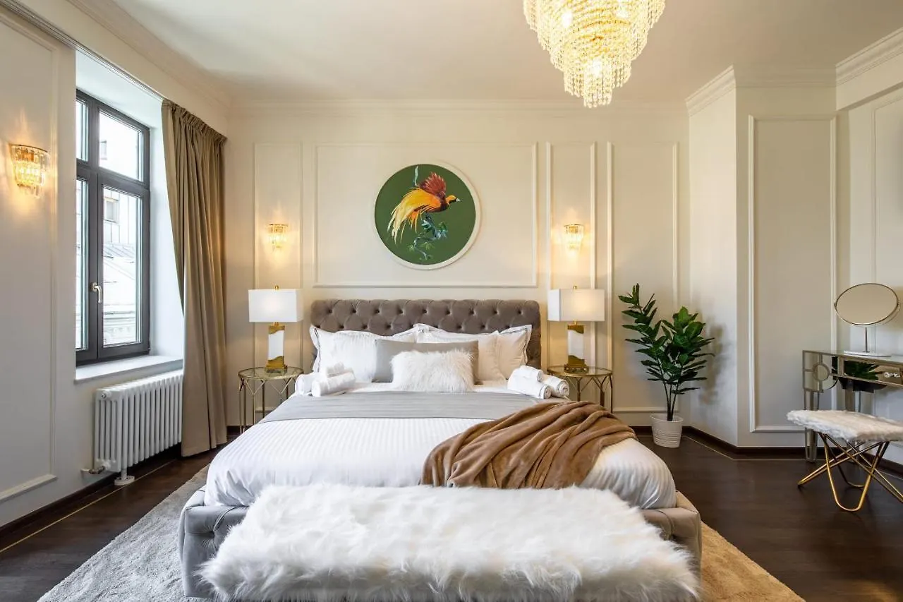 Holt Old Town Luxury Suites With Balcony بوخارست