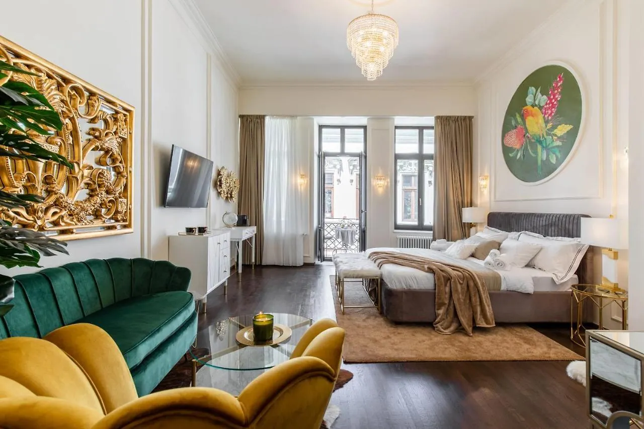 Holt Old Town Luxury Suites With Balcony بوخارست 0*,