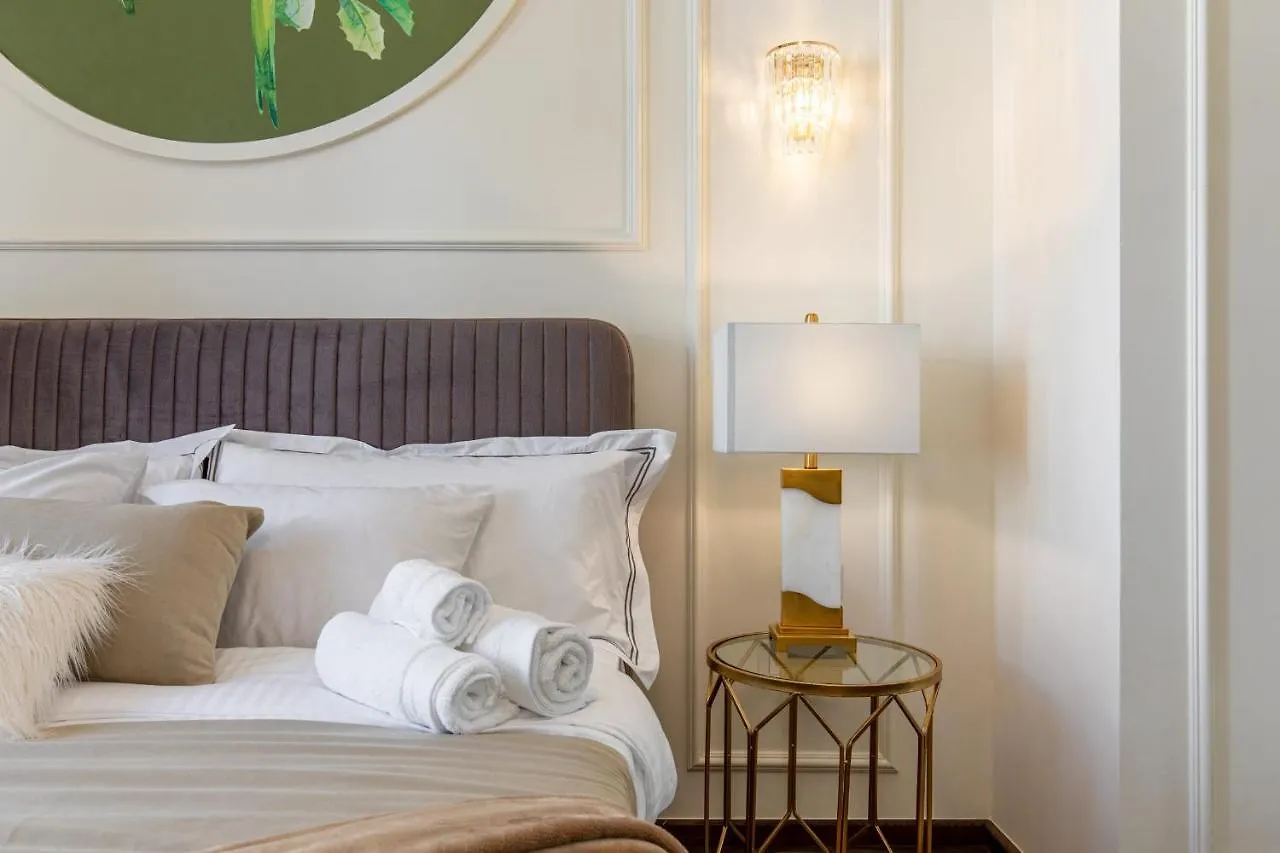 Holt Old Town Luxury Suites With Balcony Bucarest Romania