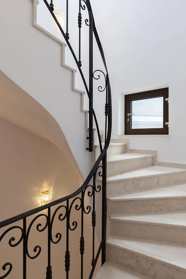 بيت ريفي Holt Old Town Luxury Suites With Balcony بوخارست