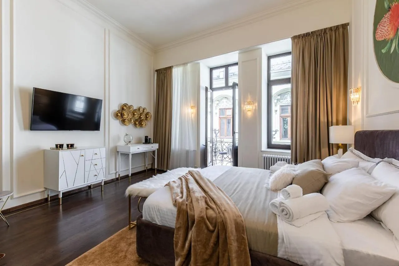 Holt Old Town Luxury Suites With Balcony Bucarest