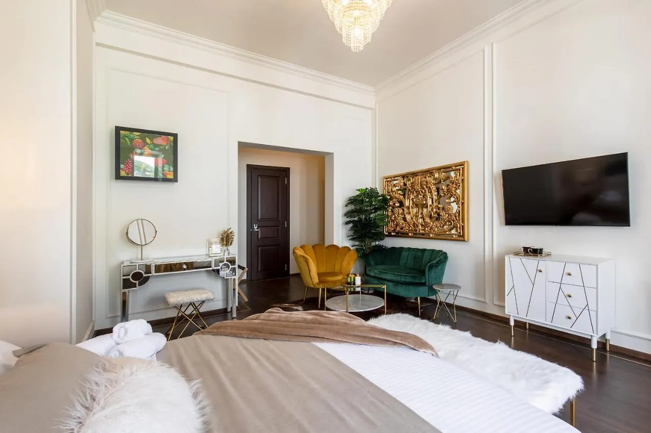 Holt Old Town Luxury Suites With Balcony Bucarest 0*,