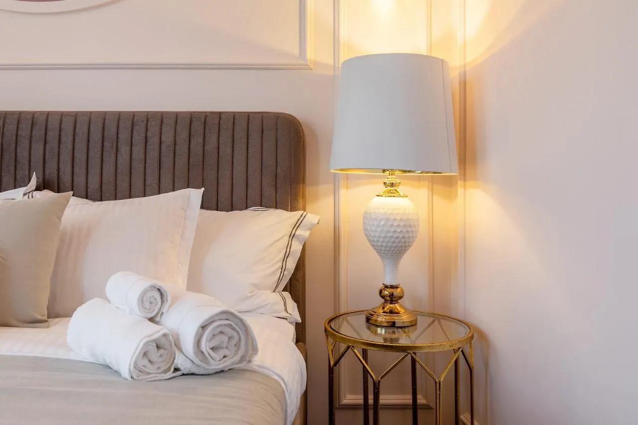 Holt Old Town Luxury Suites With Balcony Bucarest 0*,