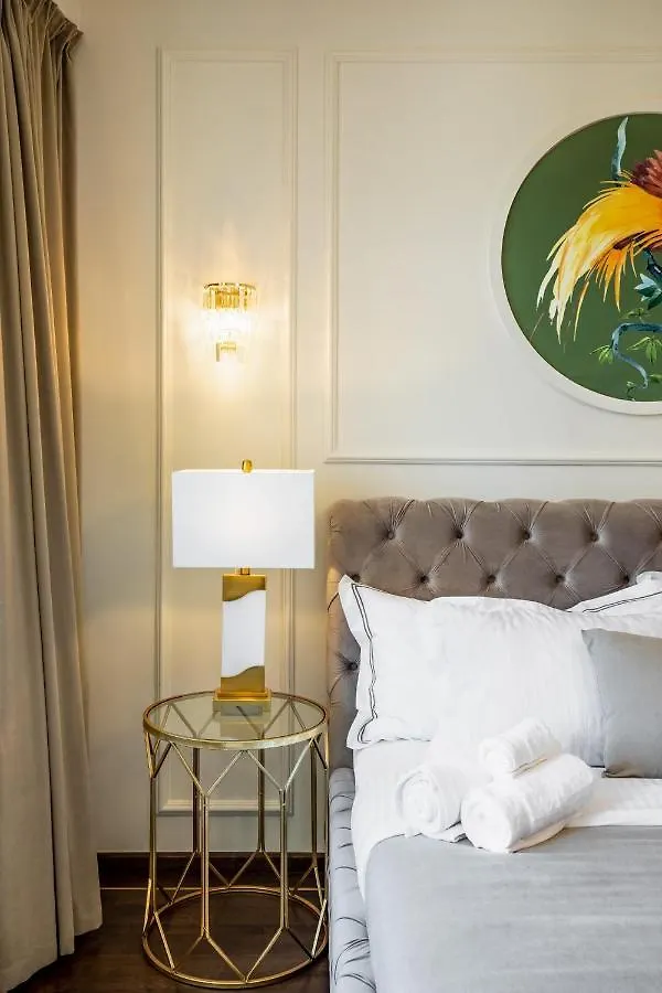 Holt Old Town Luxury Suites With Balcony بوخارست