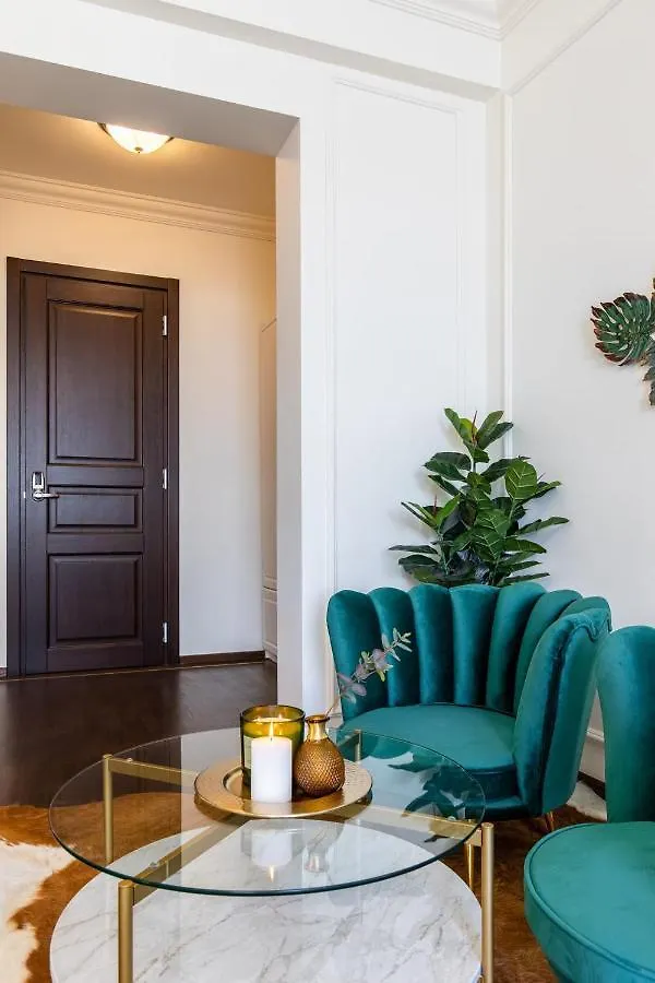 Holt Old Town Luxury Suites With Balcony بوخارست 0*,  رومانيا