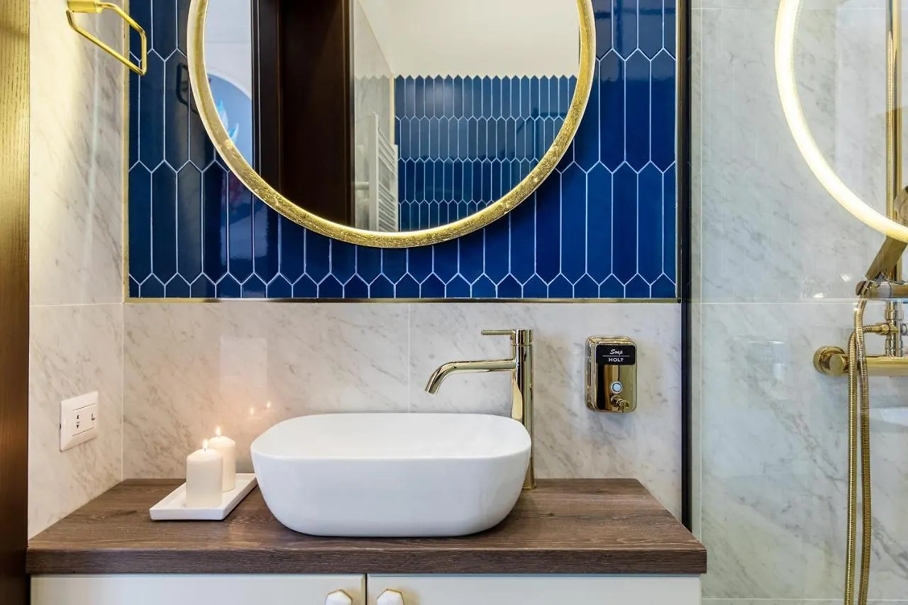 Holt Old Town Luxury Suites With Balcony Bucarest 0*,