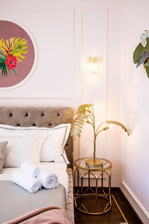 Holt Old Town Luxury Suites With Balcony Bucarest Romania