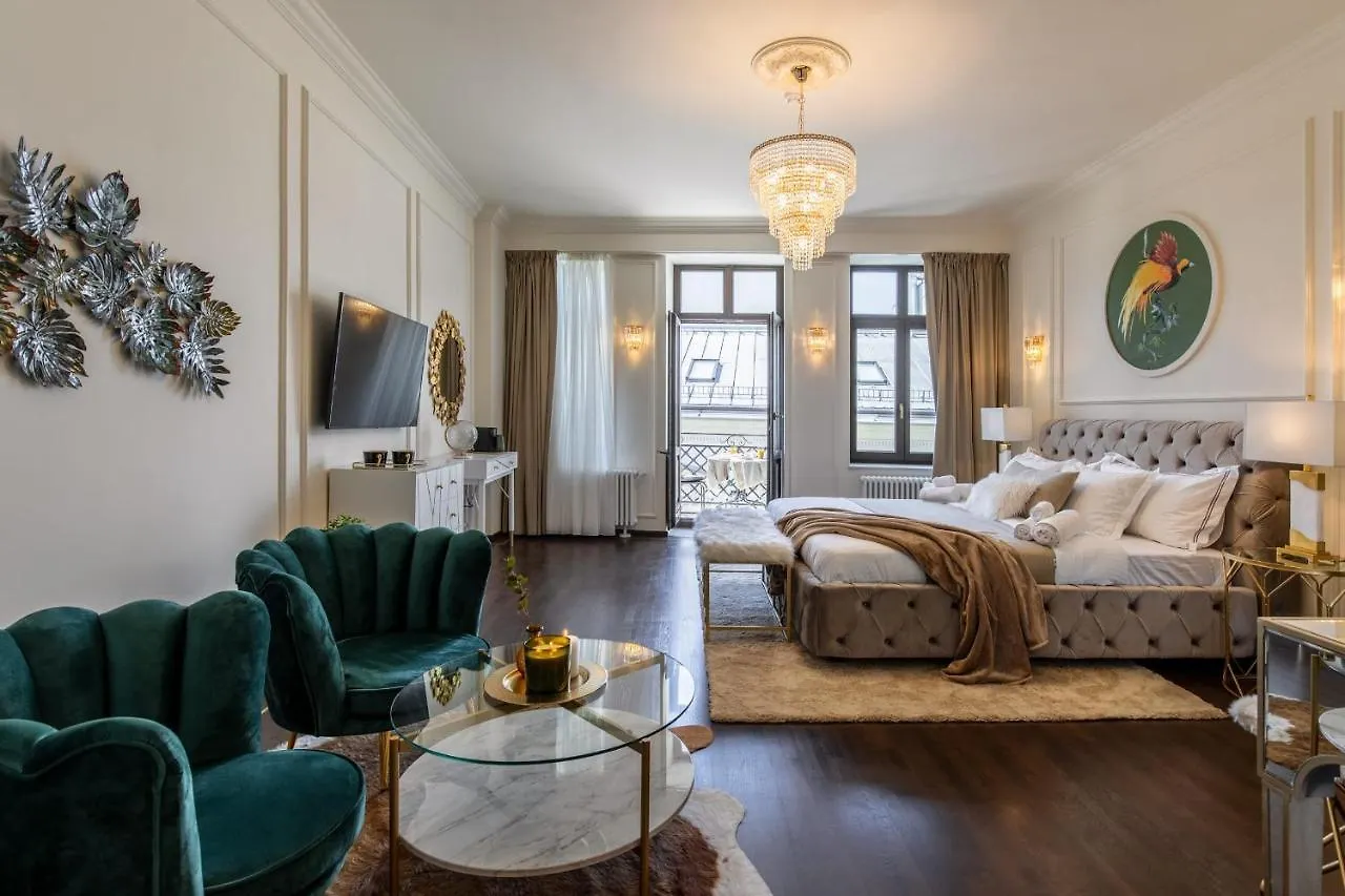 Holt Old Town Luxury Suites With Balcony Bucarest