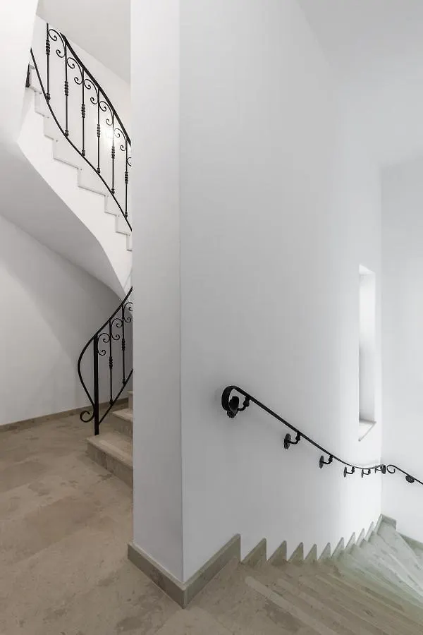 Holt Old Town Luxury Suites With Balcony Bucarest